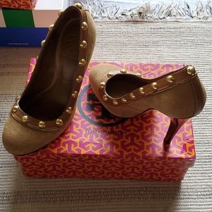 Tory Burch Studded sude heels 👠